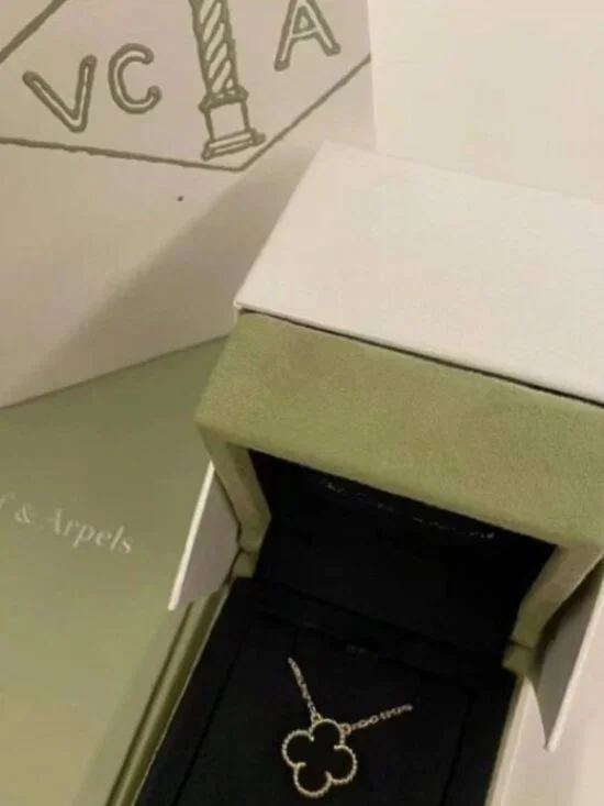 ✨ Van Cleef & Arpels Black Necklace ✨ - Picture 5 of 5